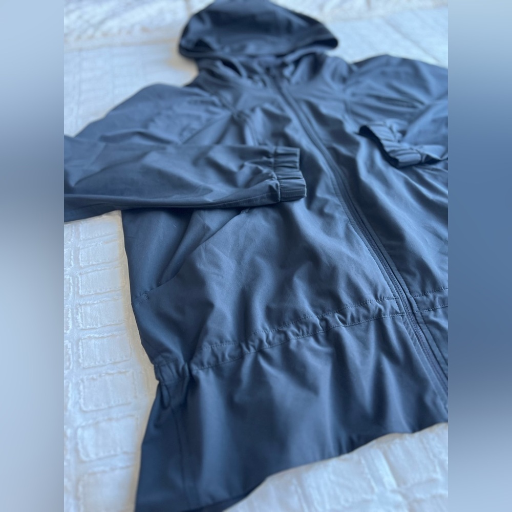 Lululemon Lightweight Hooded Jacket. Hip Length Woman… Gem